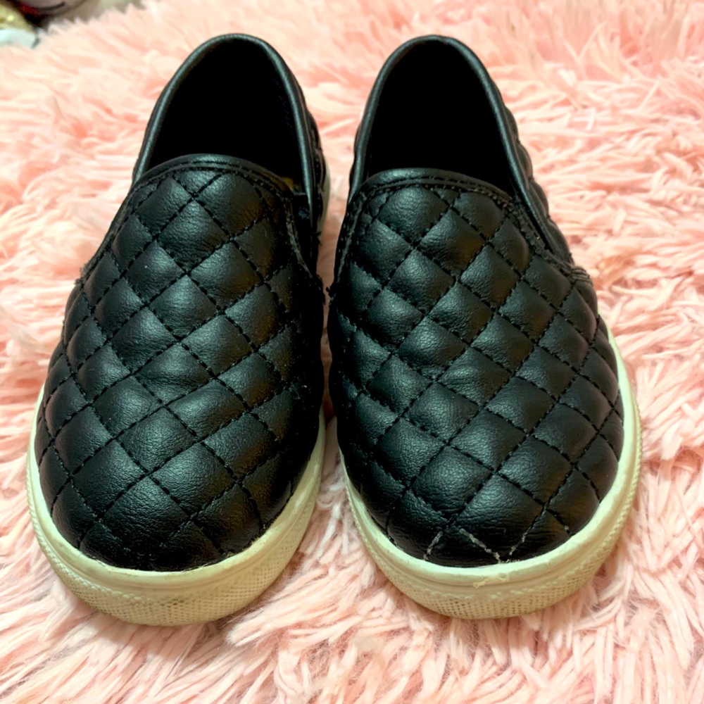 Steve Madden black quilted loafers toddler girl